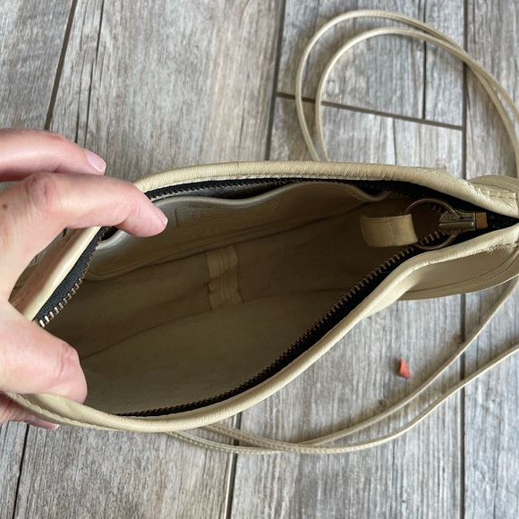 Vintage Coach Swinger Crossbody - Picture 5 of 7